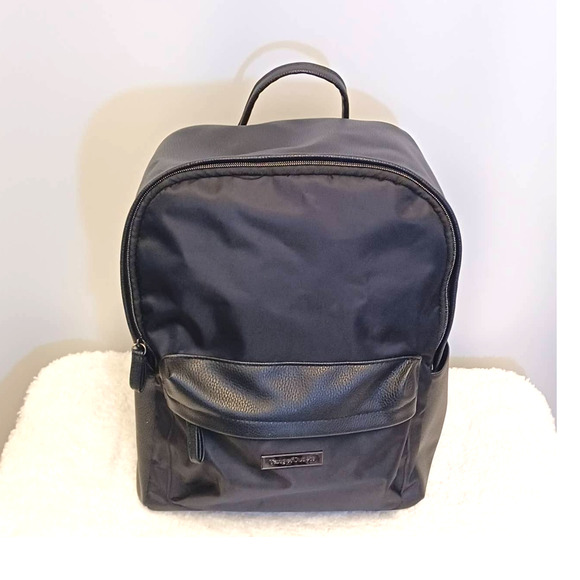 Backpack Vegan Leather with Zippered Closure & Side Pockets - Picture 9 of 9